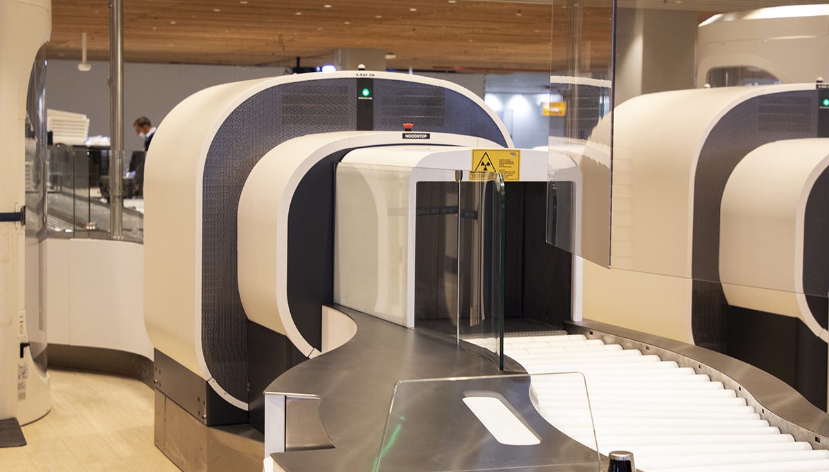 Schiphol als eerste grote luchthaven volledig over op CT-scans