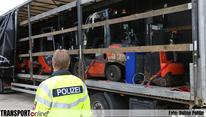 Duitse politie haalt 'rijdende tijdbom' uit het verkeer tijdens transportcontrole [+foto's]