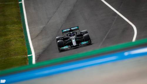 Hamilton troeft Verstappen af en boekt 97e zege in Formule1