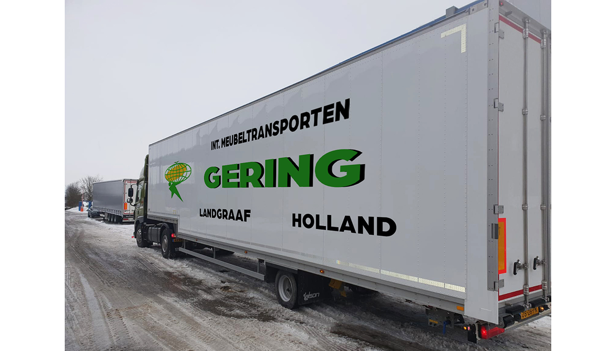 Drie Talson éénassige 'furniture stepdeck trailers' voor Gering Meubeltransport bv