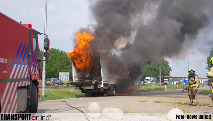 Vrachtwagen volledig in brand langs A28 [+foto]