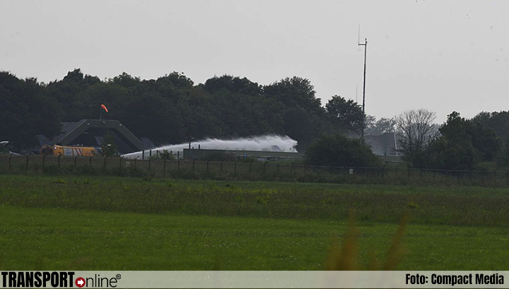 Belgische F-16 bij opstarten gebouw ingereden op Vliegbasis Leeuwarden, twee gewonden [+foto]