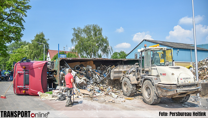 Vrachtwagen gekanteld in Oosterbeek [+foto]