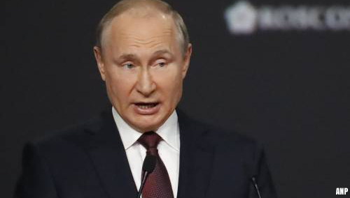 Poetin verwerpt 'kluchtige' beschuldigingen tegen zijn land