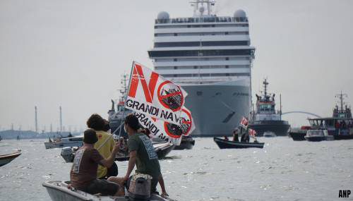 Protest in Venetië ondanks eerste cruiseschip sinds virusuitbraak