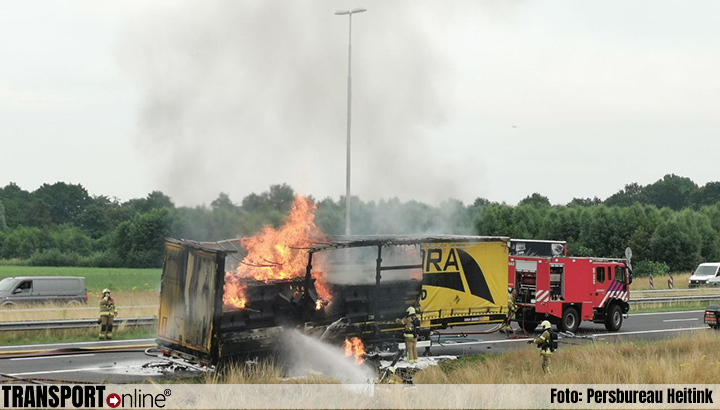 Vrachtwagen trailer in brand op A50 [+foto]