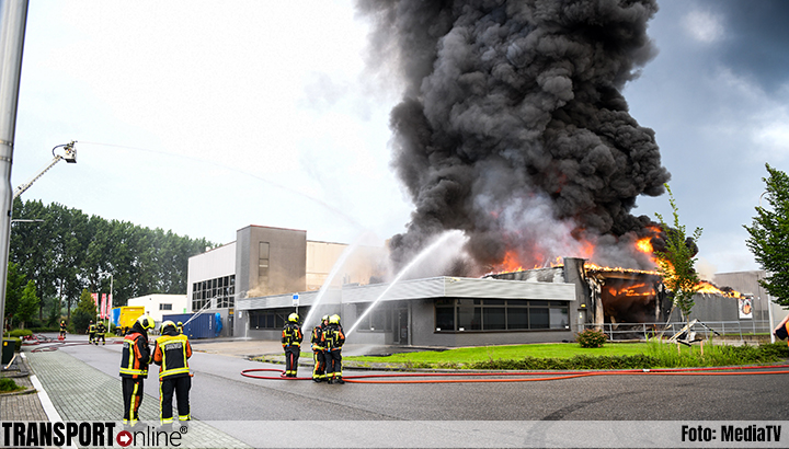 Opgelaaide brand bij vleesverwerker Groenland Kip in Bodegraven grotendeels geblust [+foto's]