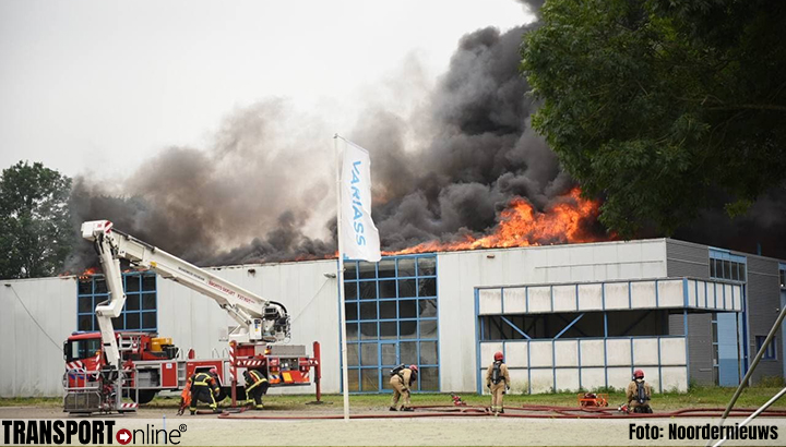 Grip 1 vanwege grote brand bij bedrijf in Veendam [+foto]