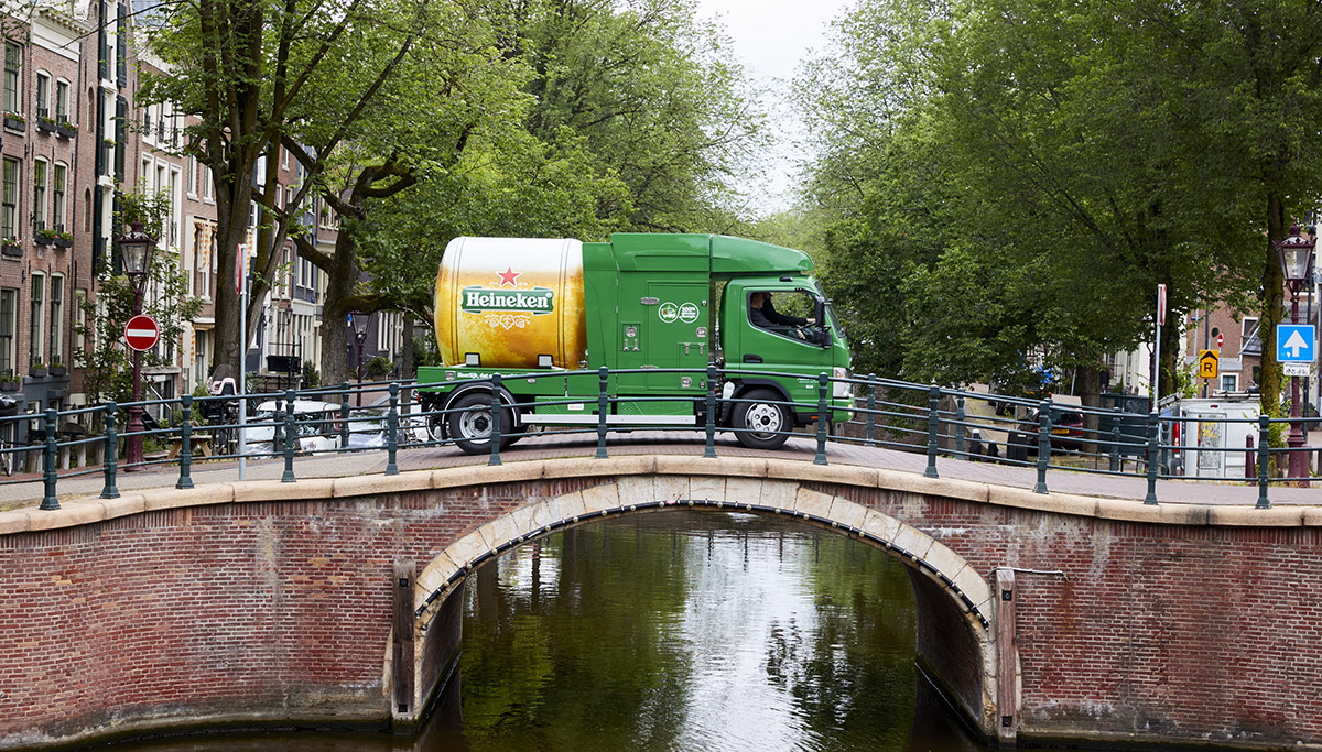 Heineken brengt bier naar binnenstad met elektrische tankbiertruck
