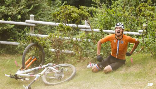 Mathieu van der Poel geeft op in olympische mountainbikerace door gevolgen van val