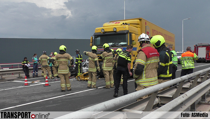 Meerdere gewonden bij ernstig ongeluk auto's en vrachtwagen op N915 [+foto's]