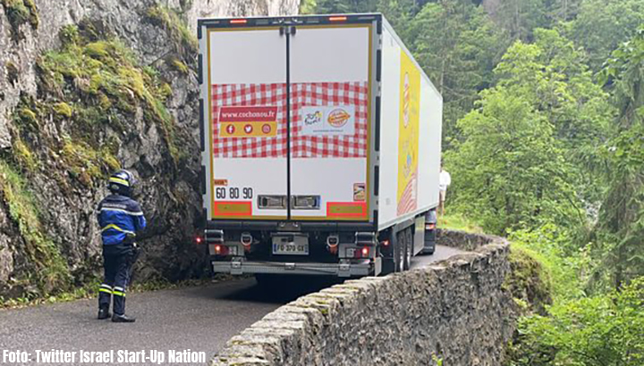 Vrachtwagen blokkeert weg op col achtste Touretappe [+foto's]