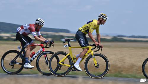 Mathieu van der Poel behoudt gele trui in Tour de France dankzij lange ontsnapping