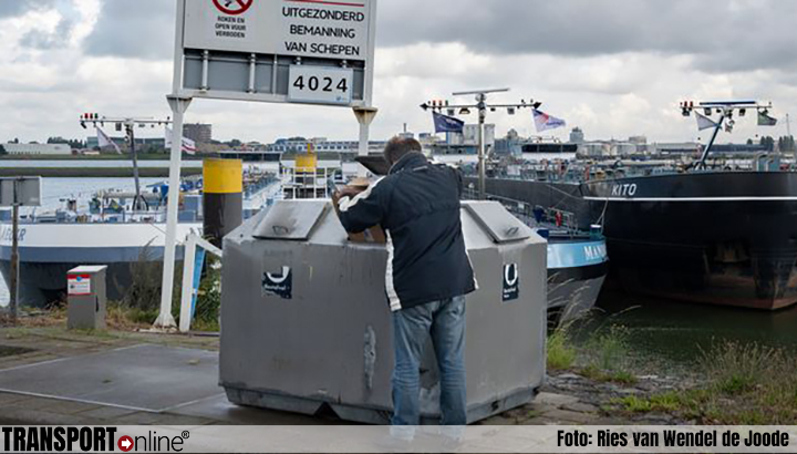 Nieuwe afvalcontainers voor binnenvaart en vrachtwagenchauffeurs in Rotterdams havengebied