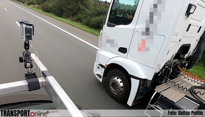 Duitse politie zet 'action cams' in om gebruik smartphone door vrachtwagenchauffeurs te detecteren [+foto's]