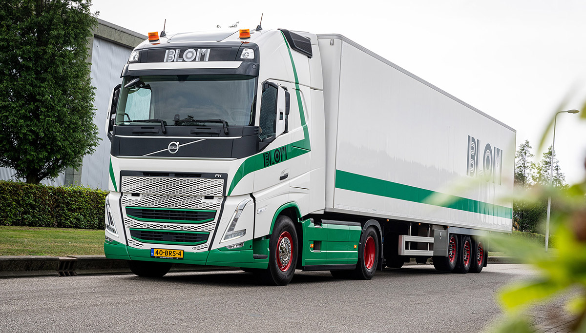 Honderdste Volvo-truck voor Transportbedrijf Blom & Zn. Zwammerdam B.V.