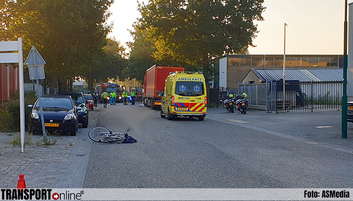 Fietser overleden na aanrijding met vrachtwagen in Dongen [+foto]