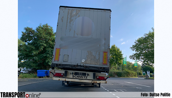 Duitse politie haalt levensgevaarlijke oplegger van de weg [+foto's]