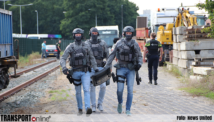 Verdachte gearresteerd in trein Apeldoorn vanwege bommelding [+foto]