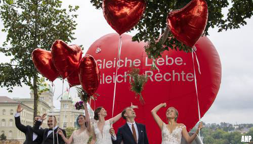 Ruime meerderheid Zwitsers steunt homohuwelijk in referendum