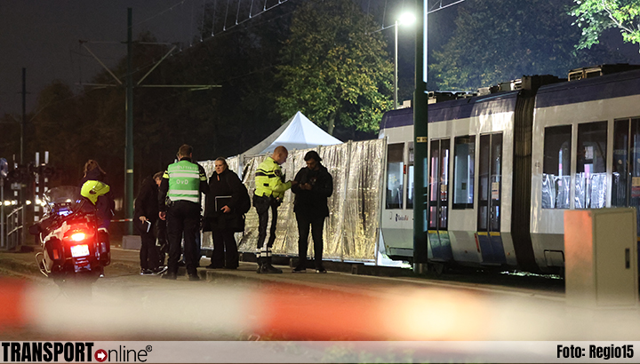 Man (39) overleden nadat hij mogelijk voor de tram geduwd is in Den Haag [+foto]