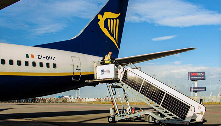 Ryanair gaat vliegtuigen op Schiphol elektrisch afhandelen