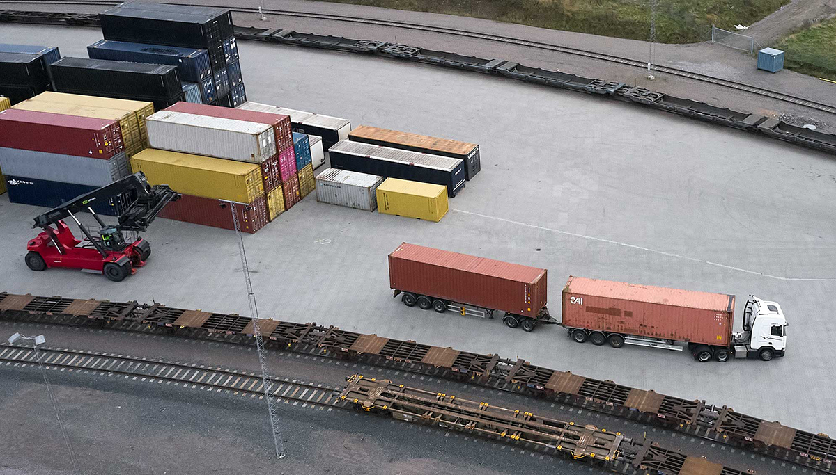 Scania bouwt extreem zware en extra lange elektrische vrachtwagen voor Jula Logistics