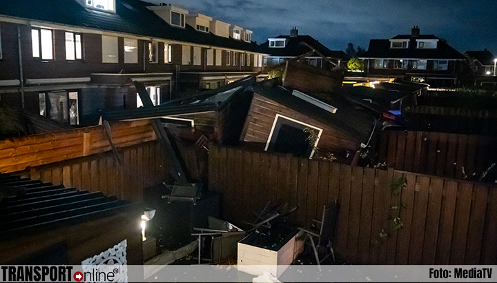 Schade door harde wind in delen van Nederland, windhoos in Barendrecht [+foto's]