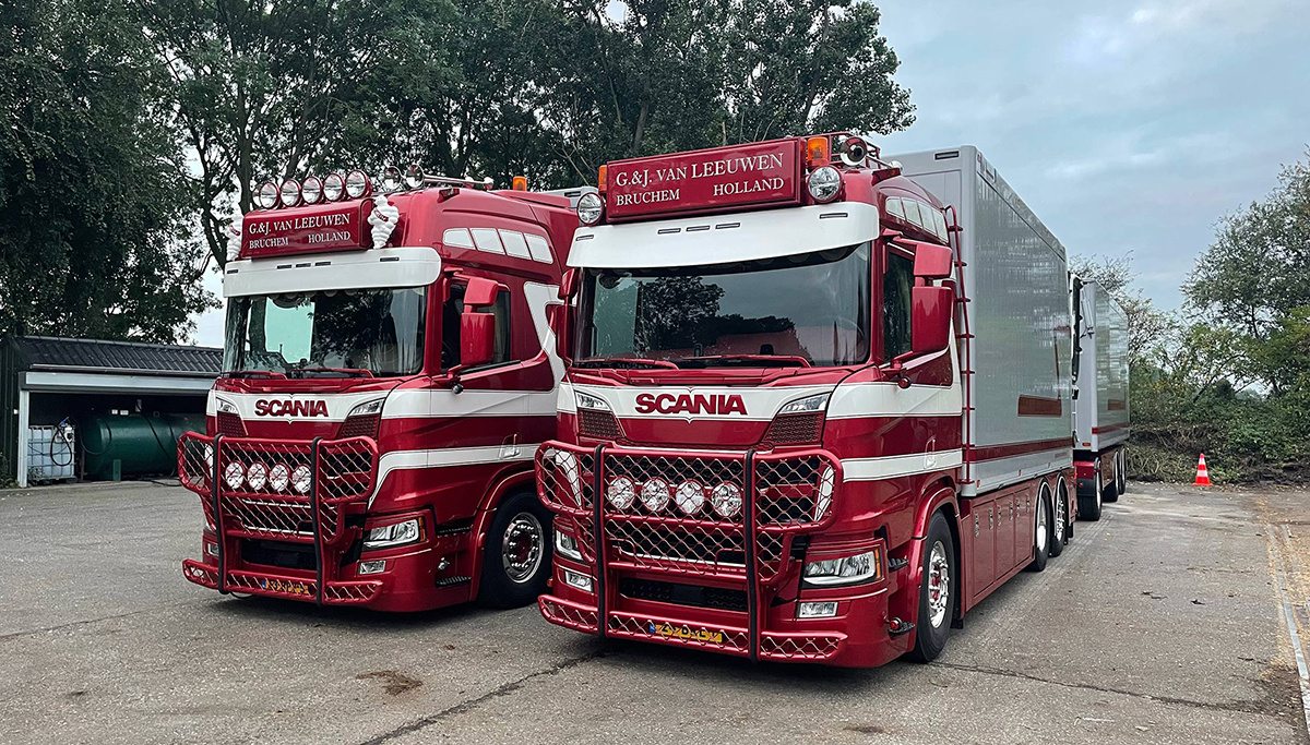 Twee nieuwe Scania's voor mesthandelaar G.J. van Leeuwen