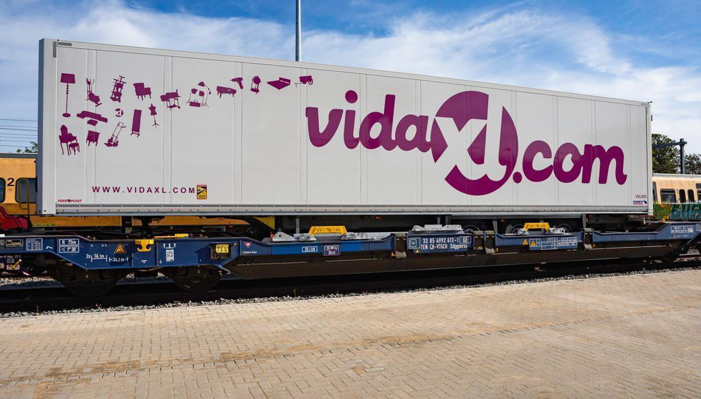 VidaXL zet succesvol zijn trailers op de nieuwste spoorverbinding van Venlo naar Poznan