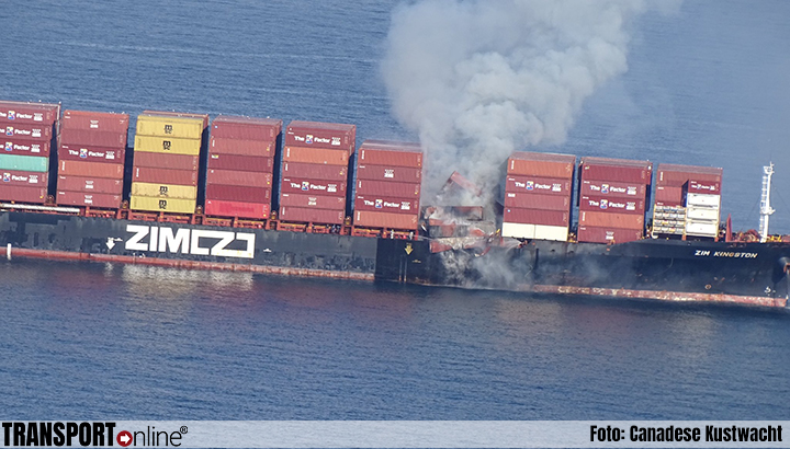 Containerschip MV Zim Kingston al dagen in brand voor Canadese kust [+foto's&video]