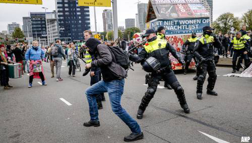 Politie grijpt in bij woondemonstratie in Rotterdam