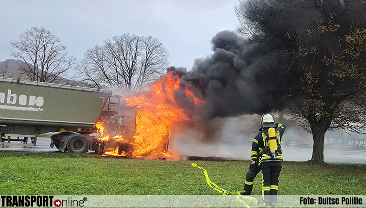 Vrachtwagen trekker uitgebrand op Duitse A3 [+foto's]
