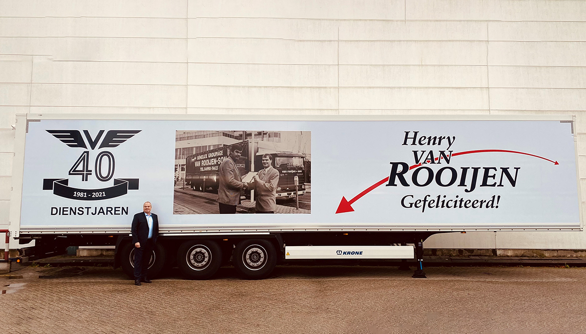 Henry van Rooijen al 40 jaar in dienst bij Van Rooijen Logistiek