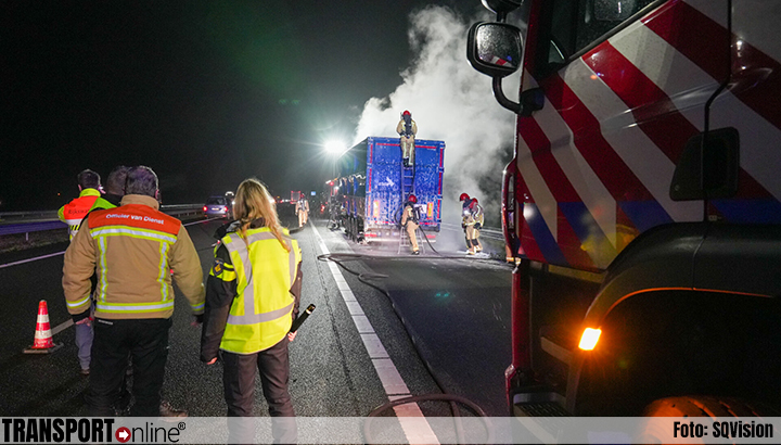 Lading vrachtwagen in brand op A67 [+foto]