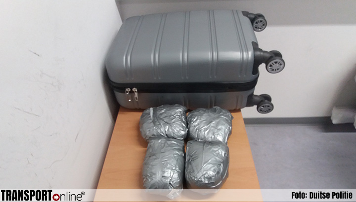 Nederlander opgepakt na vondst ruim vier kilo drugs in bagage [+foto]