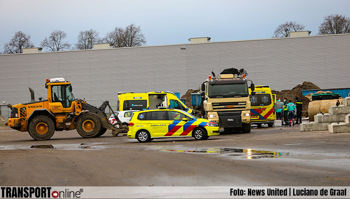 Vrachtwagenchauffeur ernstig gewond geraakt bij bedrijfsongeval in Apeldoorn [+foto]