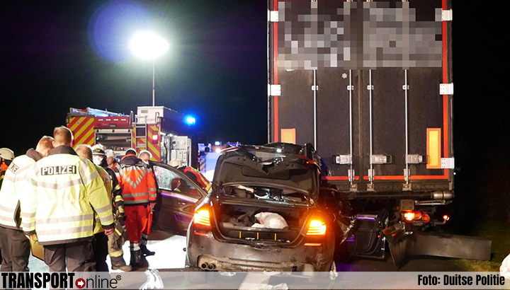 24-jarige automobilist om het leven gekomen nadat hij achterop vrachtwagen botst [+foto]