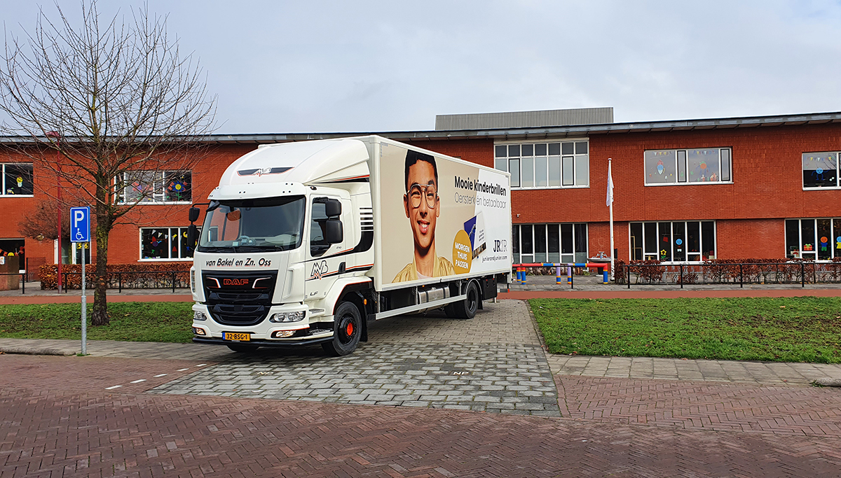 Vier nieuwe DAF LF bakwagens voor Van Bakel en Zn. Transporten