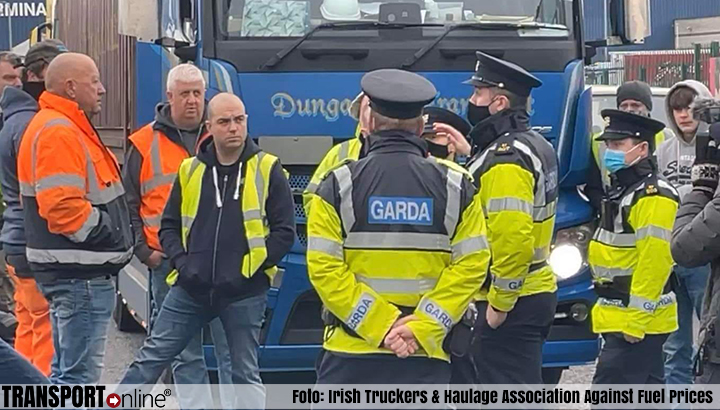 Protesterende vrachtwagenchauffeurs zorgen voor grote overlast in en rond de haven van Dublin [+foto's&video's]