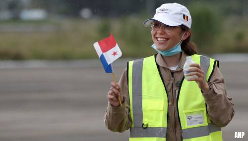 KLM-piloot helpt Vlaams-Britse Zara Rutherford die rond de wereld vliegt