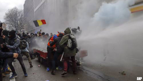 Zes gewonden en 20 arrestaties bij coronaprotest in Brussel