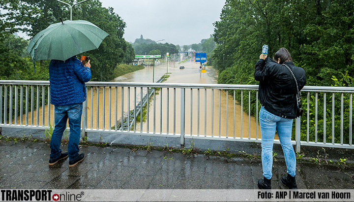 Deel snelweg A79 in Limburg opnieuw dicht vanwege wateroverlast [+foto's]