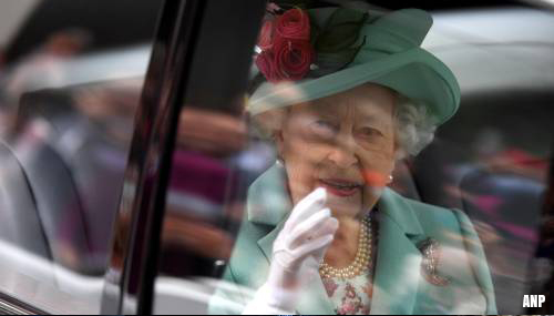 Koningin Elizabeth bedroefd om afnemen titels prins Andrew