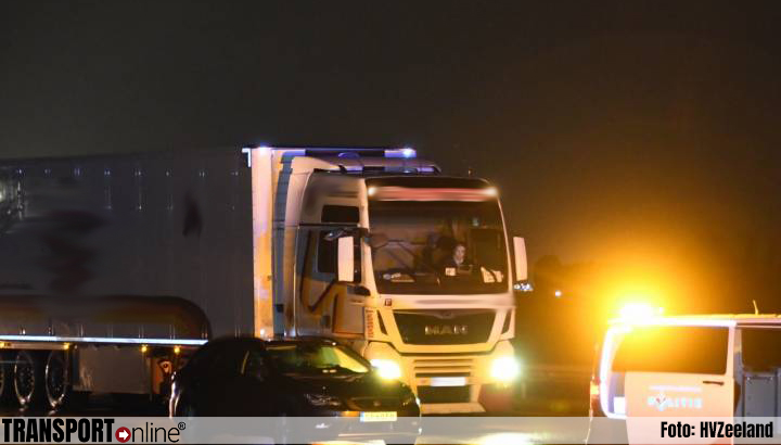 Westerscheldetunnel tijdlang dicht nadat vrachtwagen voetganger doodreed [+foto]