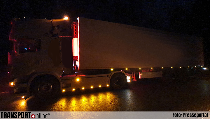 Duitse politie haalt in totaal zeven vrachtwagens met foutieve verlichting van de weg [+foto's]