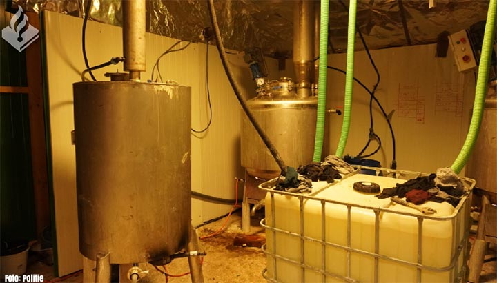 Professioneel drugslab aangetroffen in boerderij in Stieltjeskanaal