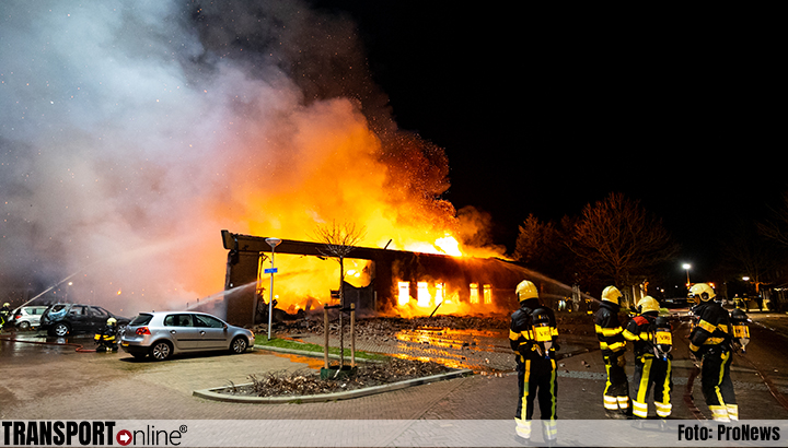 Grote brand in Dokkum onder controle [+foto]