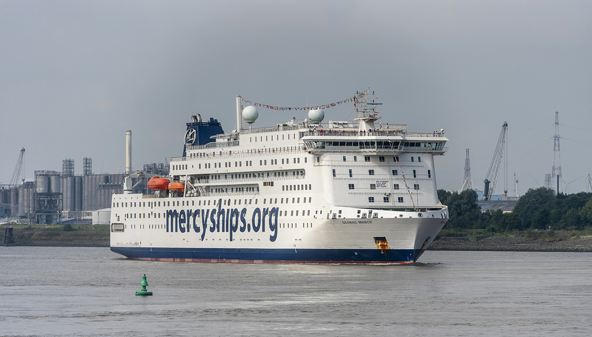 Grootste ziekenhuisschip ter wereld, de Global Mercy, vaart vandaag haven van Antwerpen uit