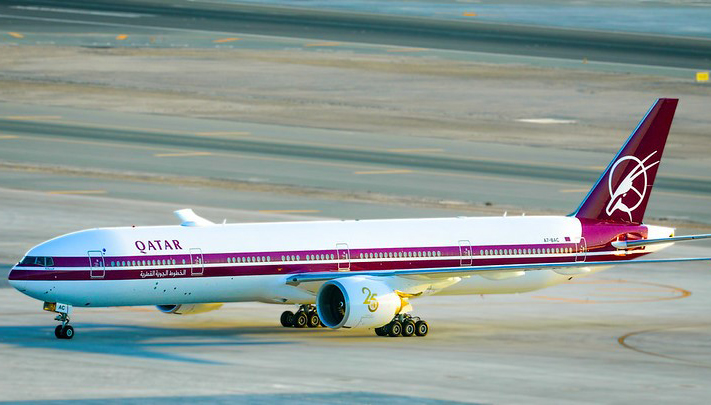 Qatar Airways onthult vliegtuig in unieke retro kleuren om haar 25e verjaardag te vieren